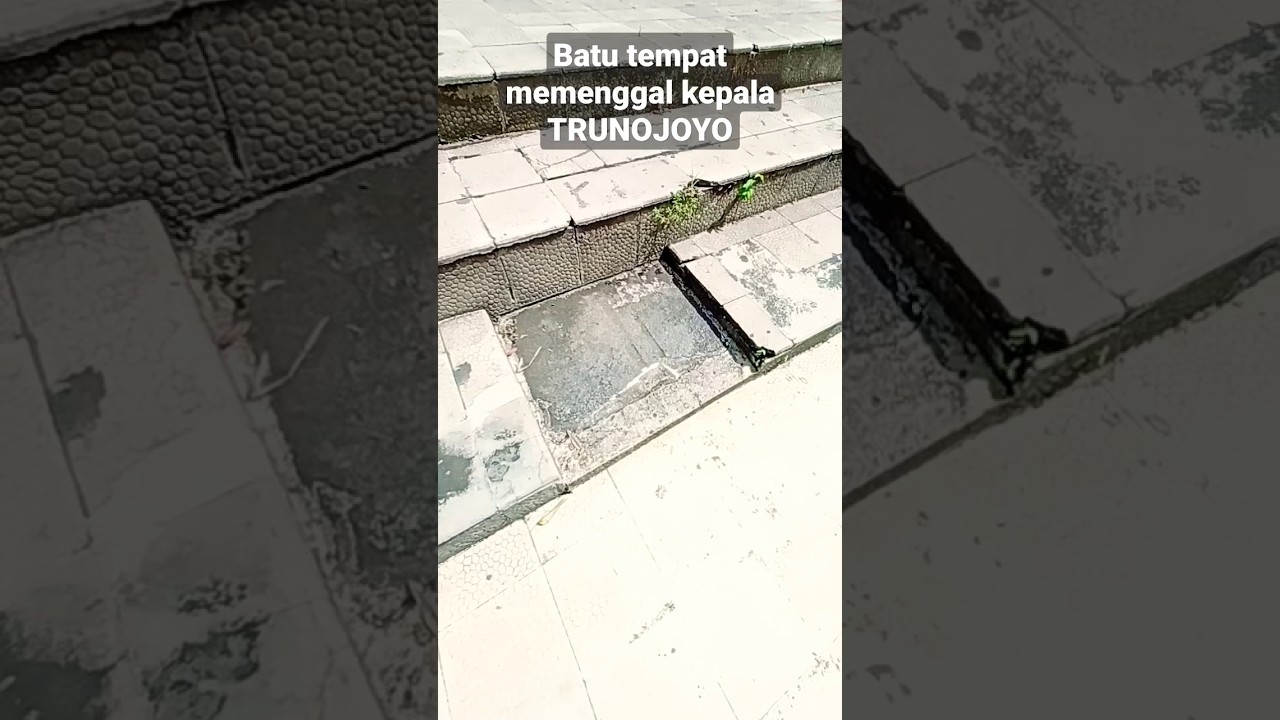 @historyofjava Batu ini dipercaya sebagai tempat memenggal dan menginjak-injak kepala Trunojoyo