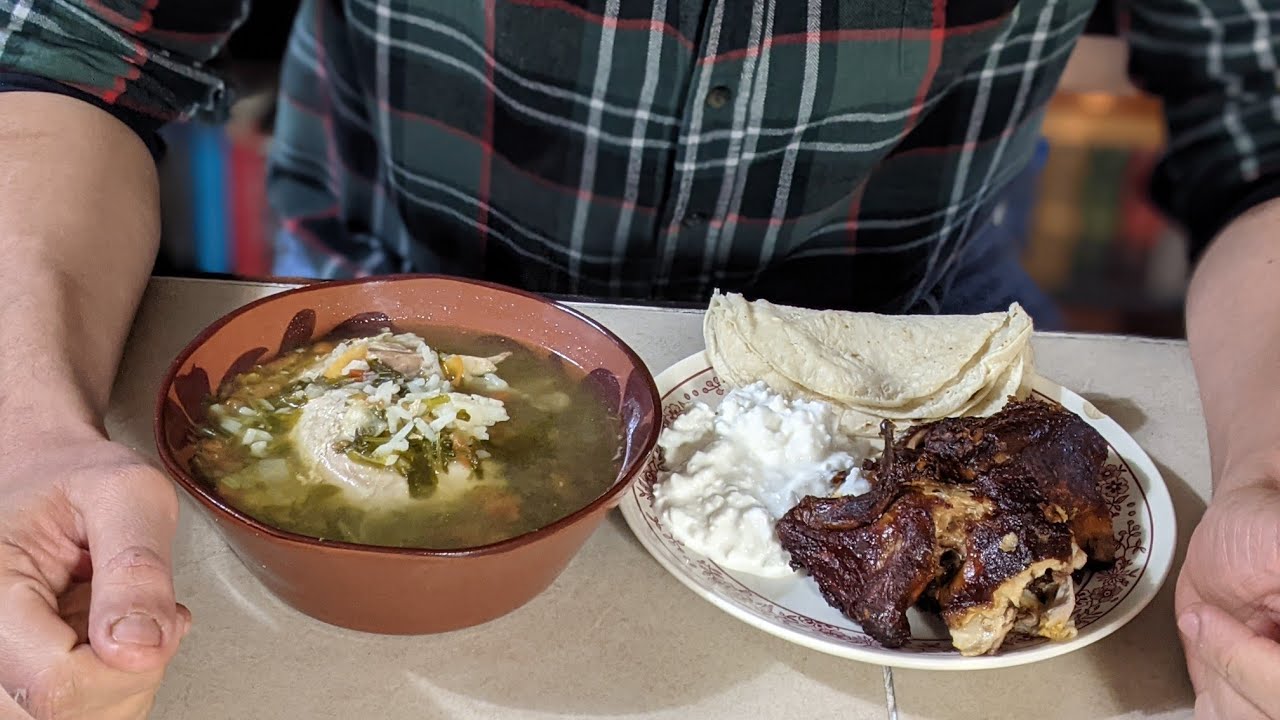 ASMR-Comiendo Caldo De Pollo Con Tortillas
