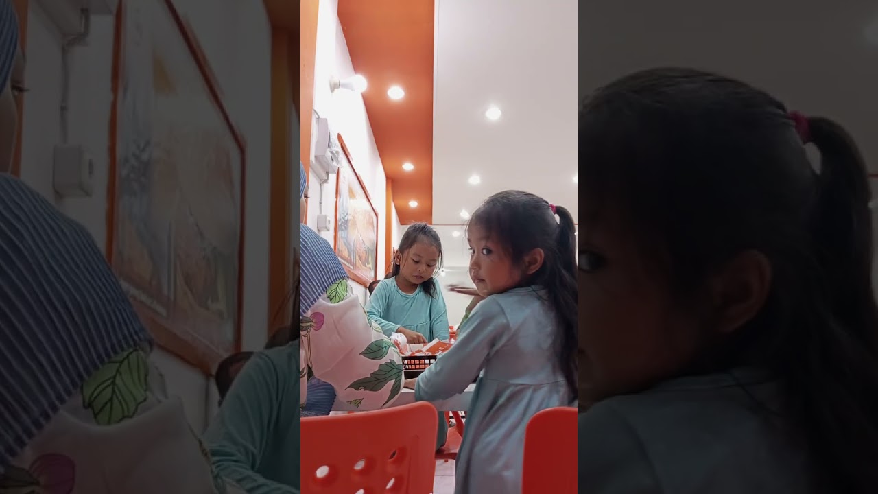 Makan ayam goreng di almaz 27 april 2025