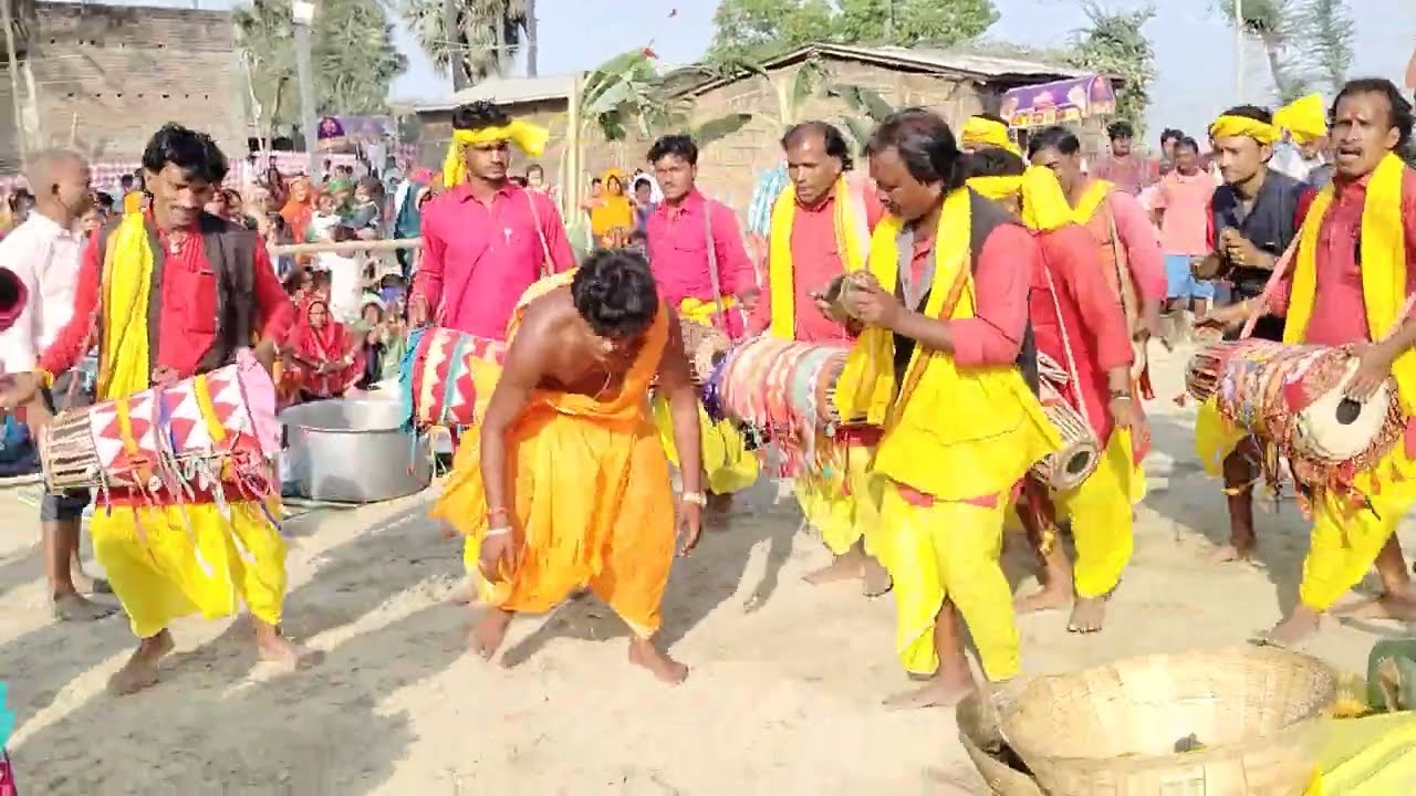 #अजीत_भगत_कैसे_सती_देवता_गहिल_के_आसन_लेकर_खेलते#Bhuiya baba ke pooja#सुरेंद्र_अलबेला_के_साथ_हुआ_पूजा