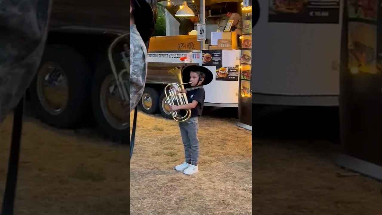 Fanfara Bersaglieri A.Caretto di Bedizzole suona nel parco del castello #musica