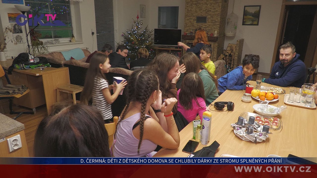 Dolní Čermná: Děti z dětského domova se chlubily dárky ze Stromu splněných přání