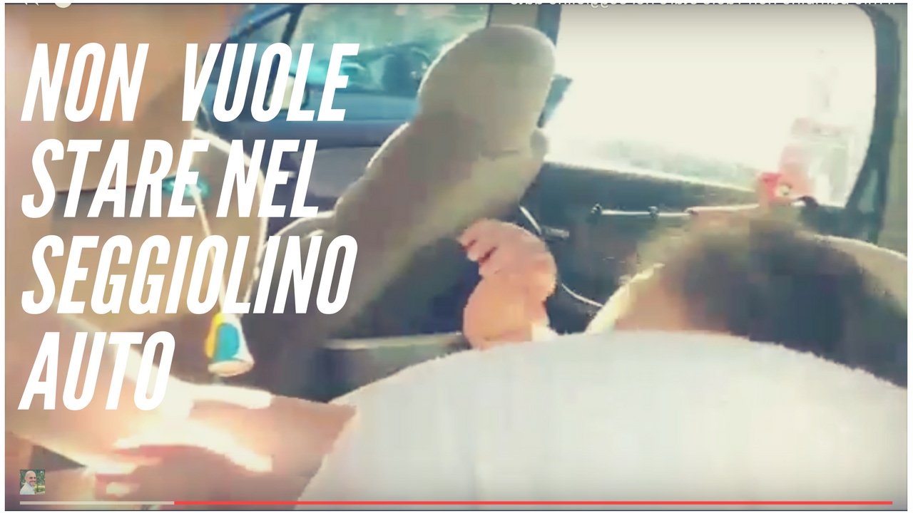 Il mio bambino non vuole stare nel seggiolino auto