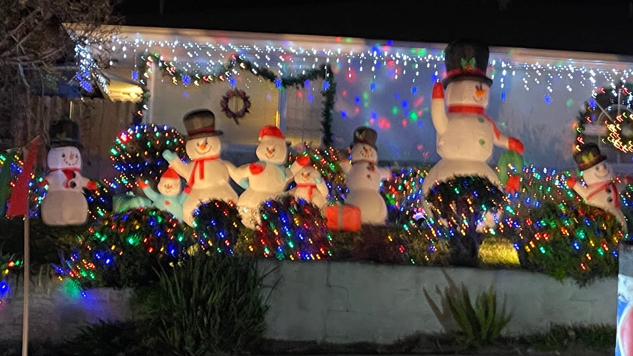 🎄🏡 ⭐️ A Christmas Lights Neighborhood Drive 🛣️🌲🌳🏡💡⭐️