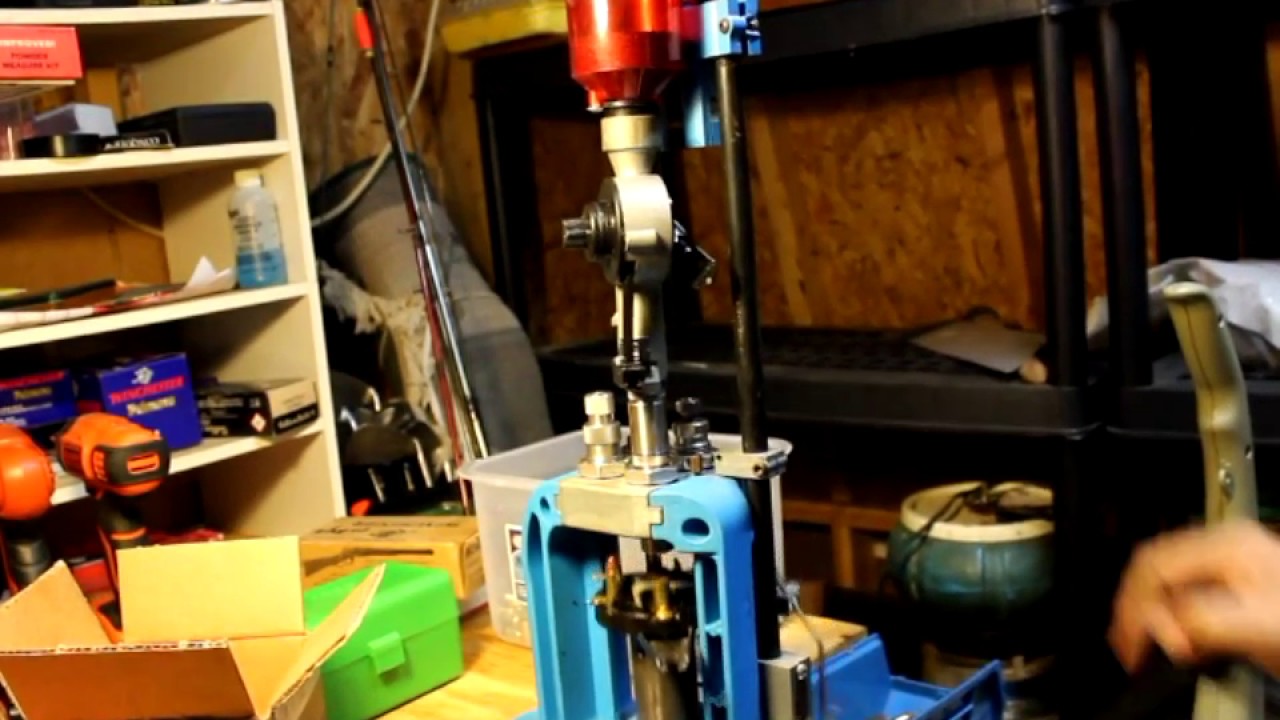 Dillon 550 with lee autodrum powder measure.