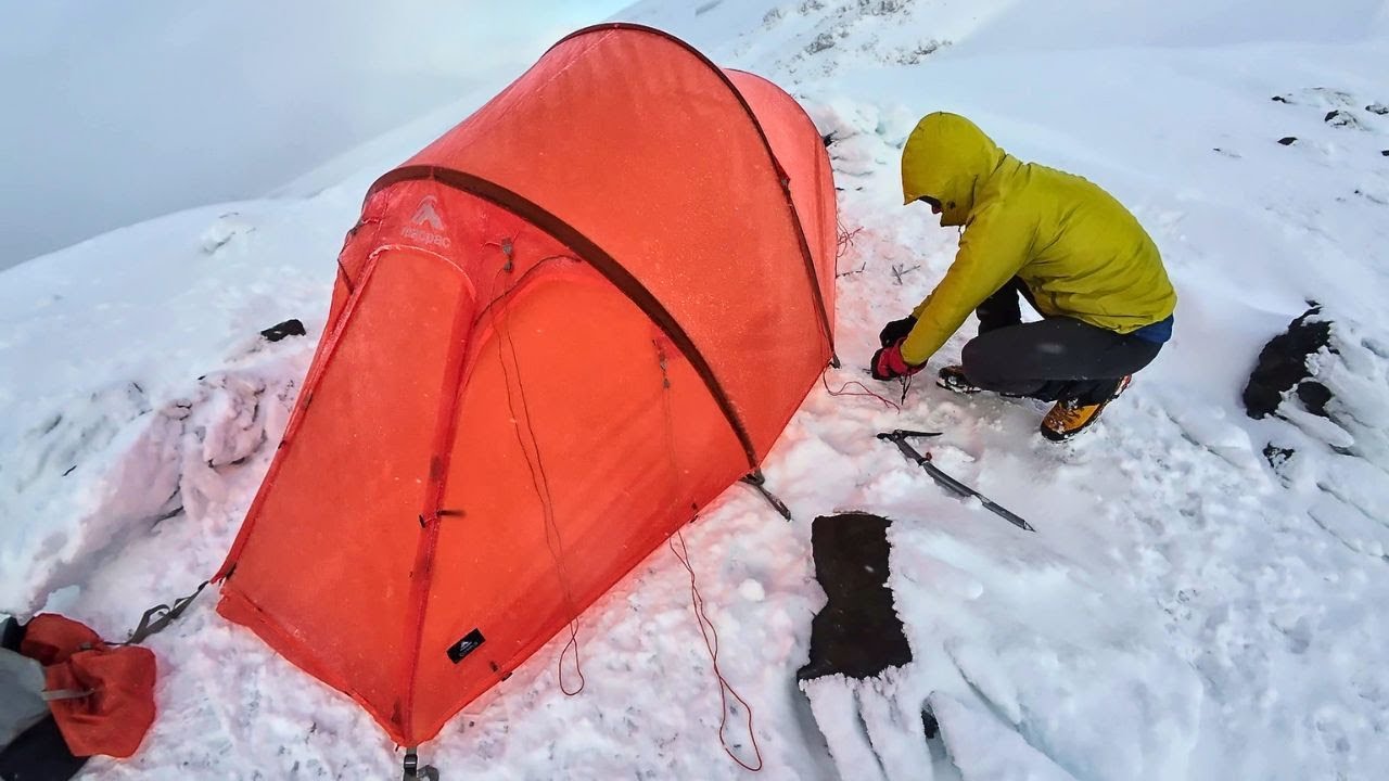 Sleeping here was a HUGE MISTAKE (-10°C, 2300m, Wind, Storm)