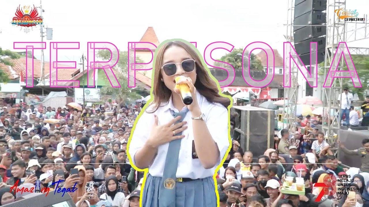 TERPESONA - TASYA ROSMALA, KONSER PUTIH ABU-ABU 