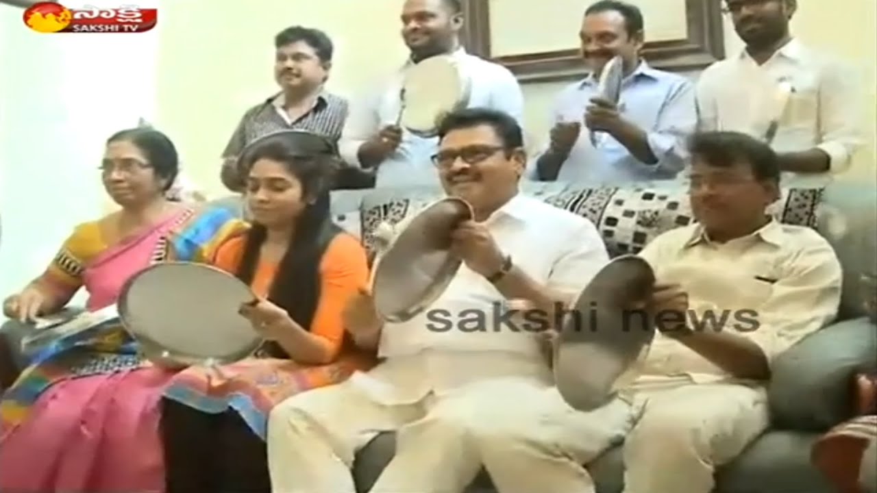 ysrcp leader ambati supports to kapu leader mudragada padmanabham