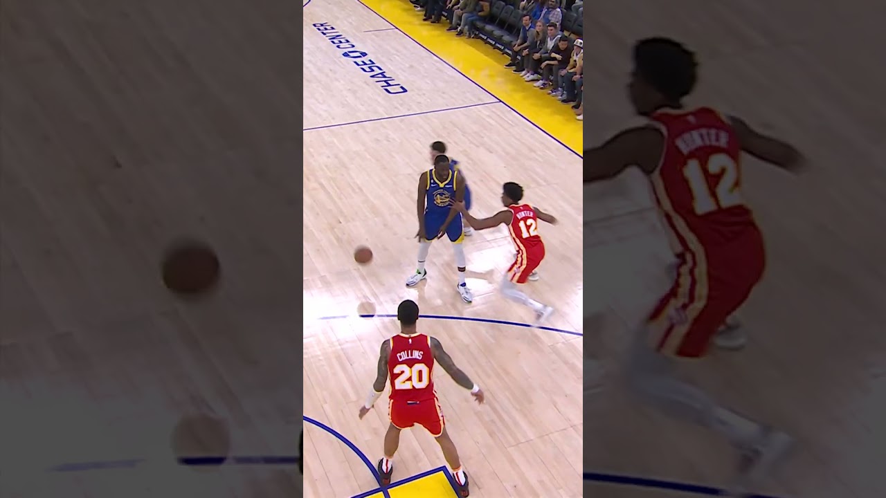 The Draymond Green pass that magically appeared in Klay Thompson&rsquo;s right hand! 👀 | #Shorts