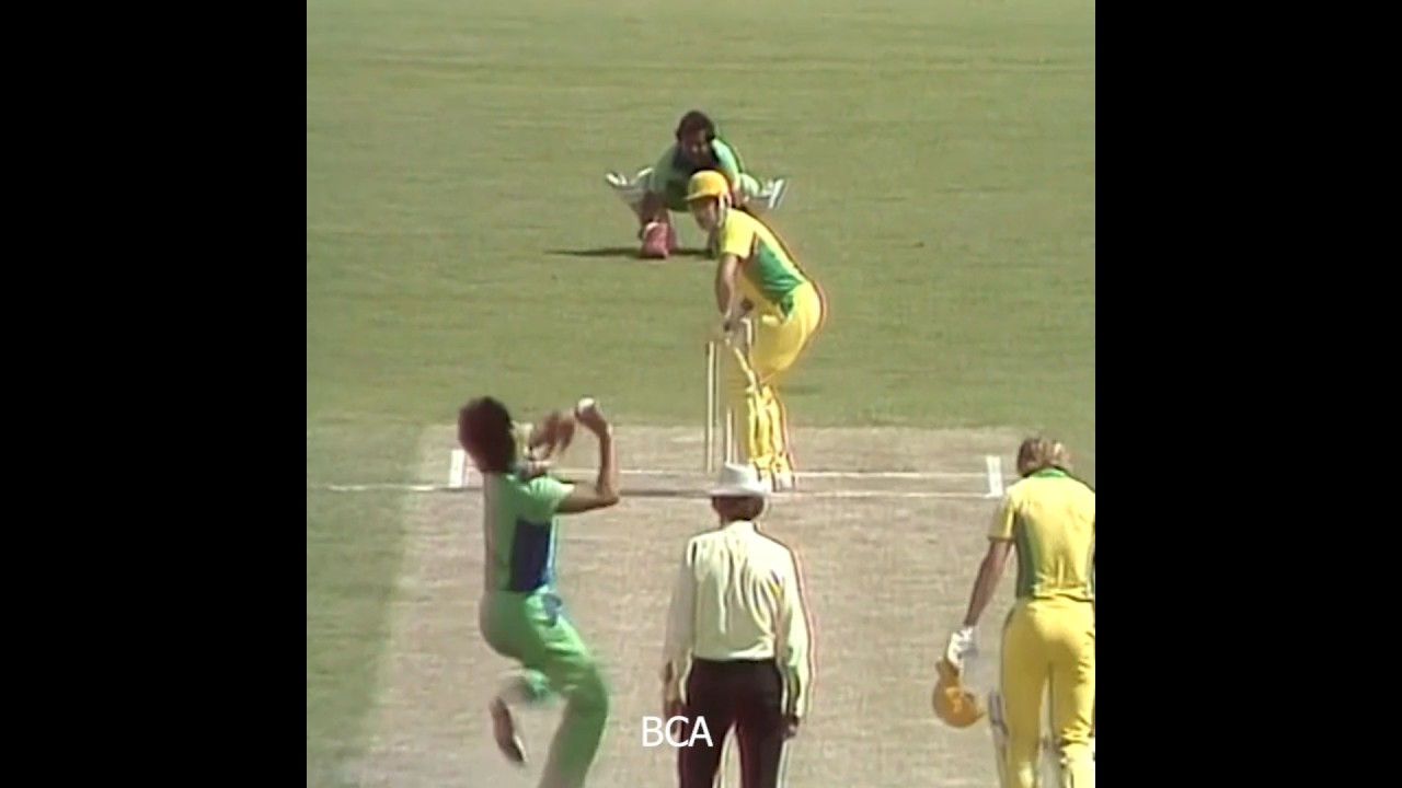 Imran Khan Showing His Class Vs Australia - Three Magical Outswingers To Beat The Batsman