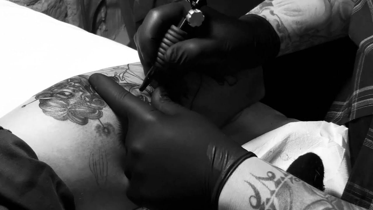 Joe Capobianco tattooing The Pixeleye // Retro Pinup Tattoo