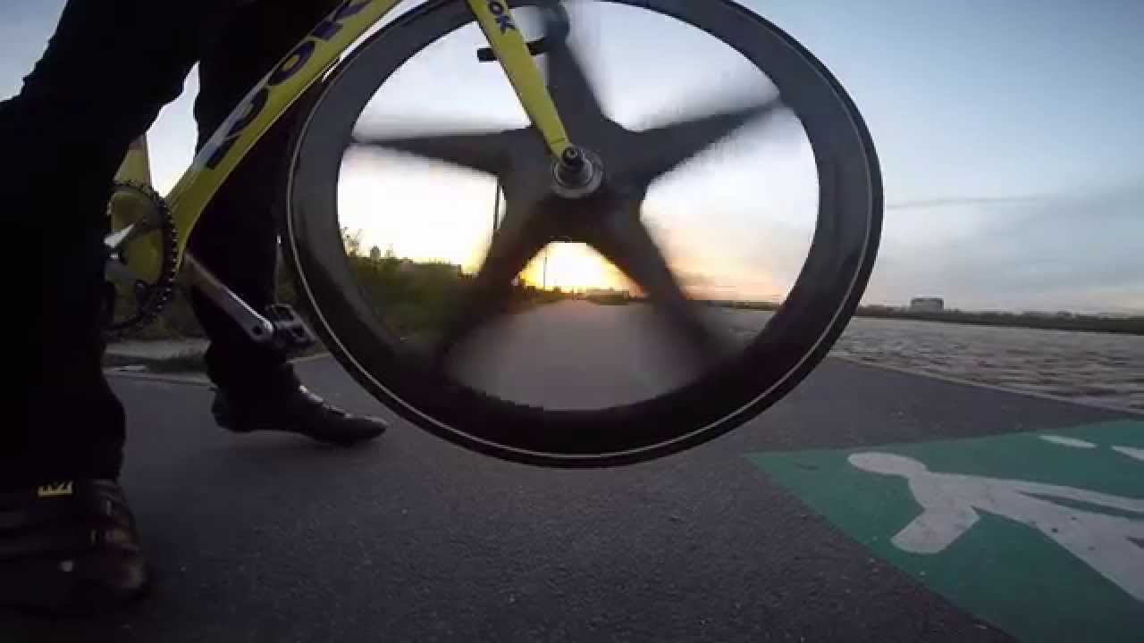 Racing Rays: riding fixed gear track bike brakeless in Bordeaux