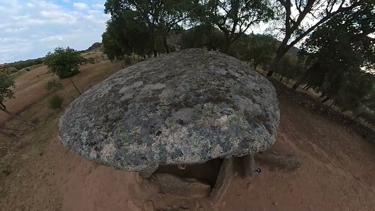 [MOCHIZOKU] 〽️DOLMEN FUNERARIO y PINTURAS RUPESTRES de VALENCIA DE ALCANTARA