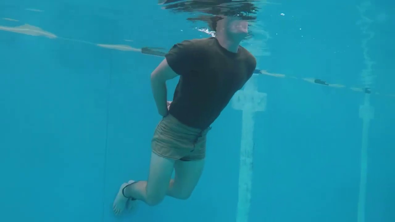 Reconnaissance Marines attend a Pre-Dive Course