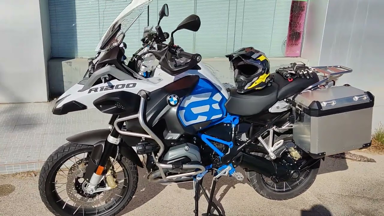 ¿Cuantos kilómetros hace una moto Adventure, con 30 litros de gasolina por carretera nacional?