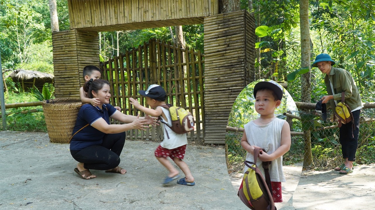 A kind man helped the single mother bring the abandoned boy to a new home.