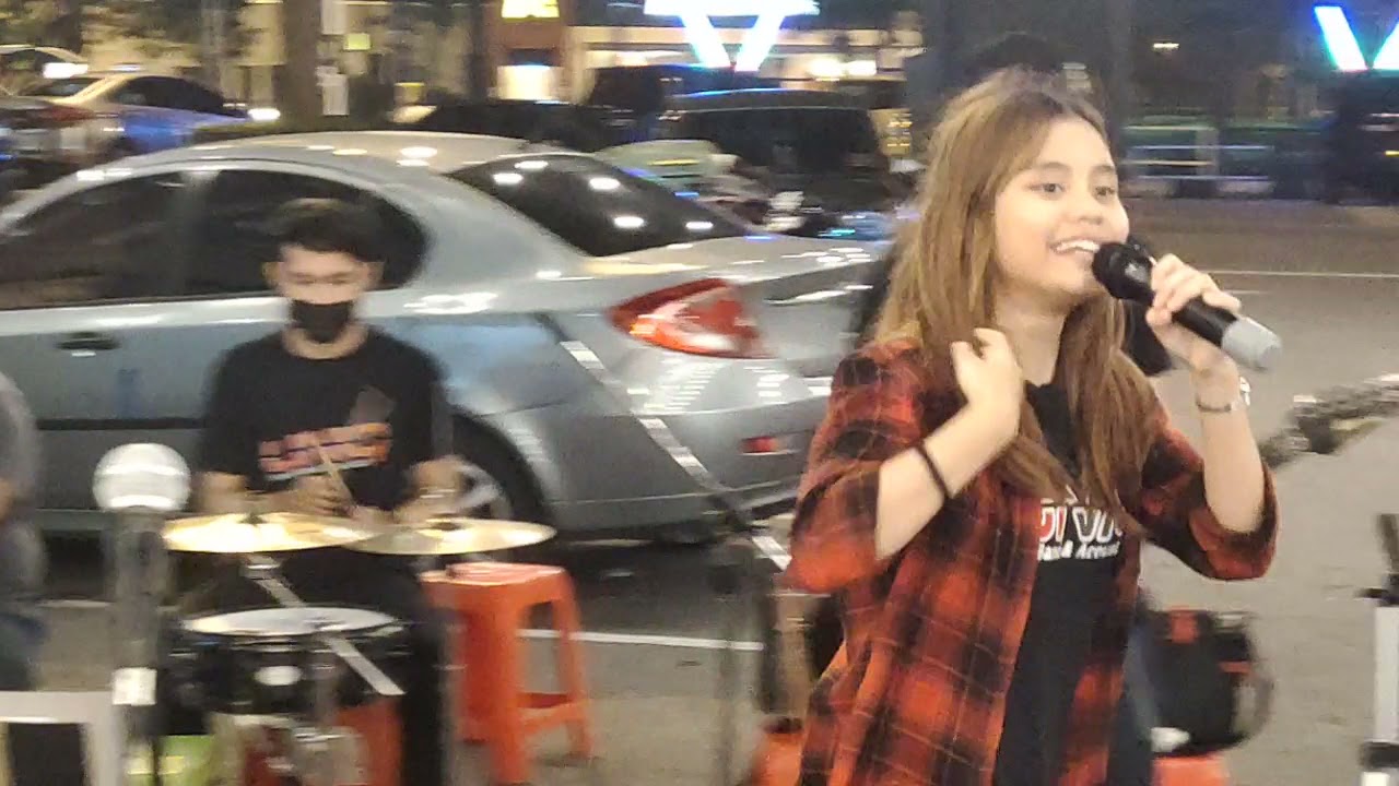 Ada ke budak flat sini... Dinda Dania Uniq Band