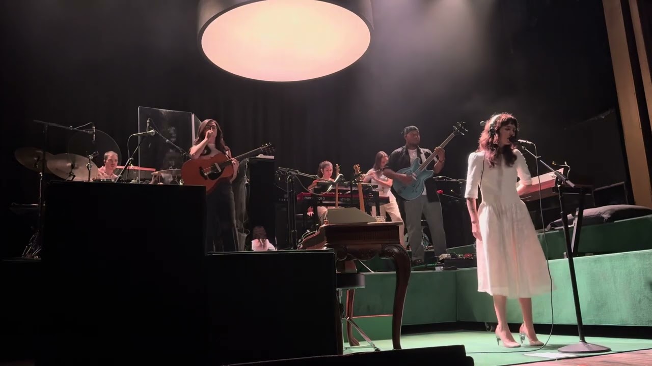 Clairo, “Glory of the Snow” Live