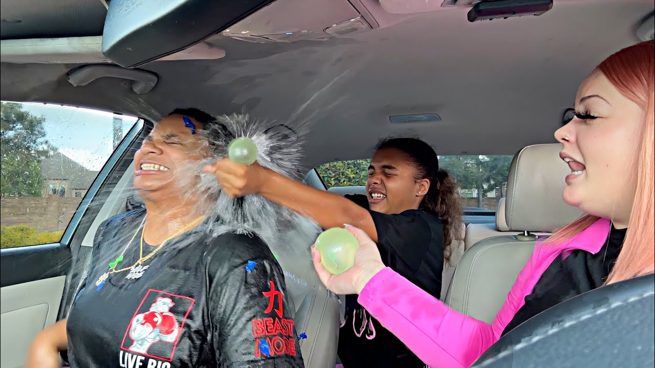 Лопаем воздушные шары с водой в апреле *Месть*