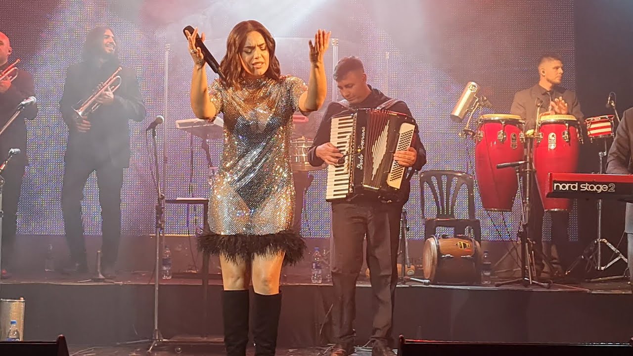 Amiga mía. Angela Leiva 15 años Tour. @AngelaLeivaOfficial