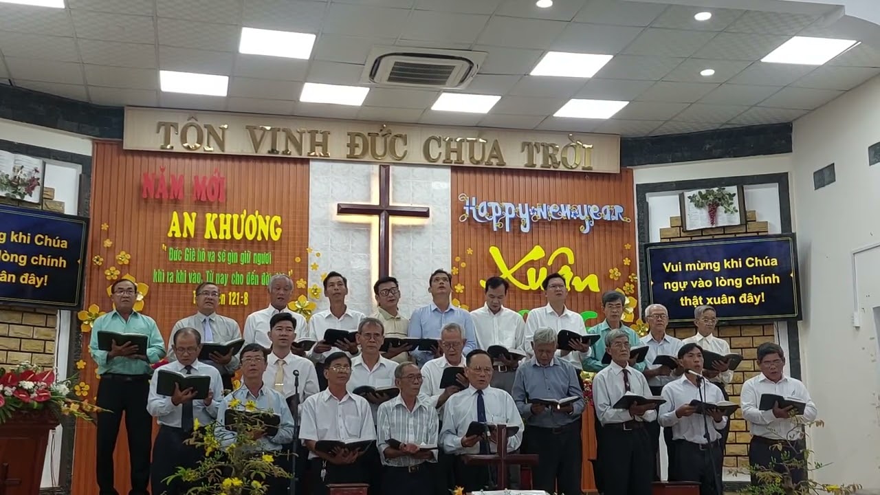 Nam ban hát tôn vinh chúa
