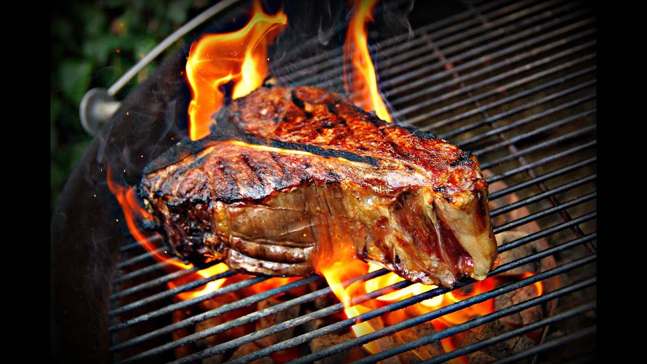 Dry aged T bone steak seared on the weber kettle - Jurge David steak - Barbecue