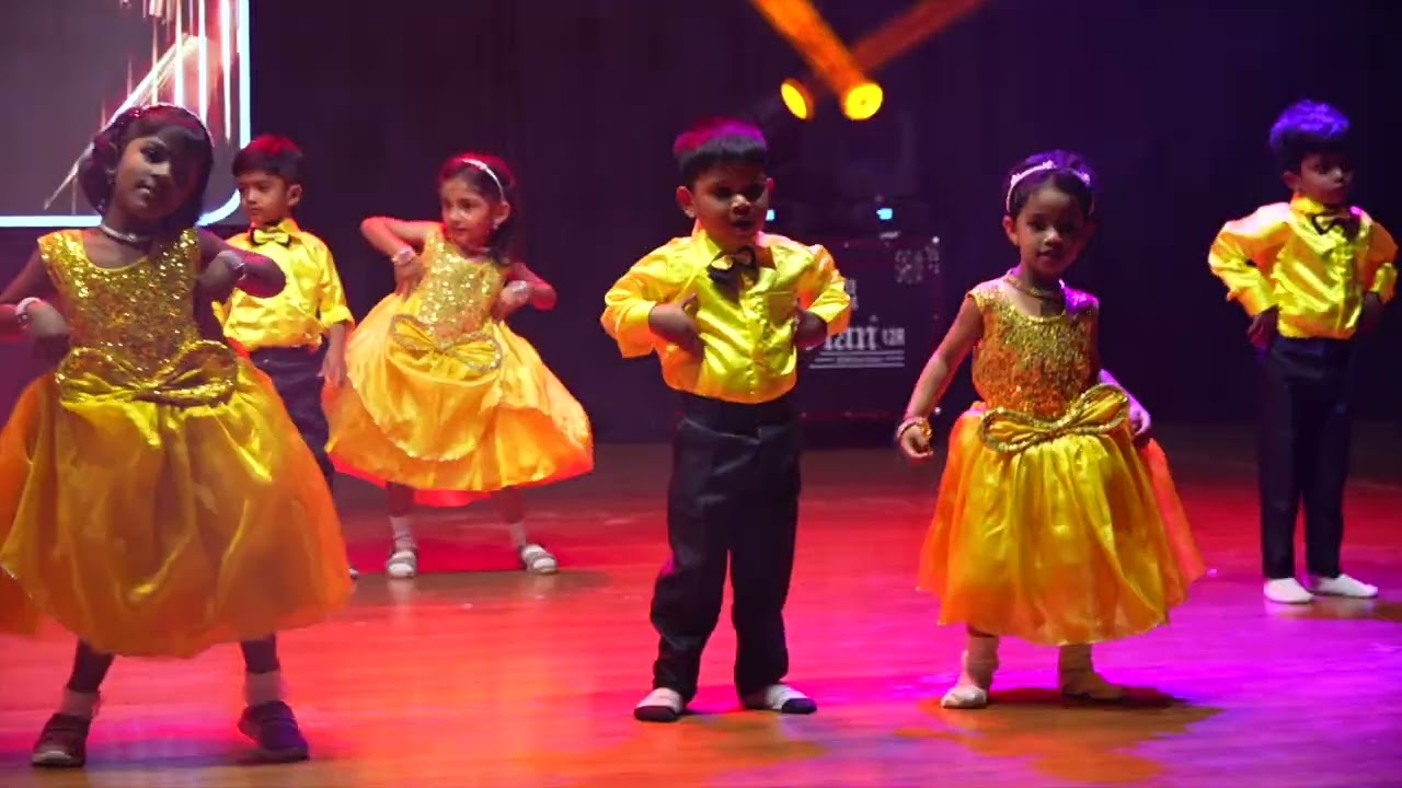 Zoobi doobi song dance performance by nursery kids 