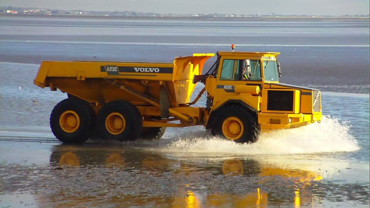 Volvo A25C Making a Splash !