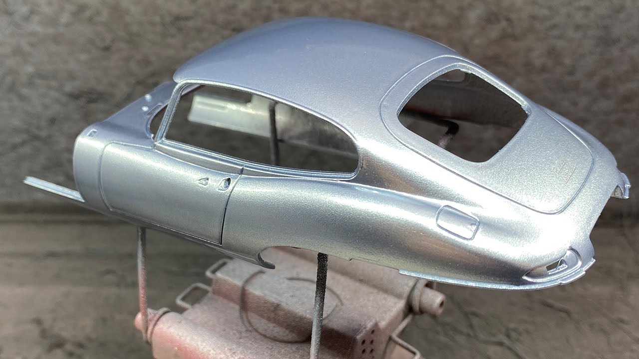 Revell: Jaguar E-Type Part 2 Repainting the Body