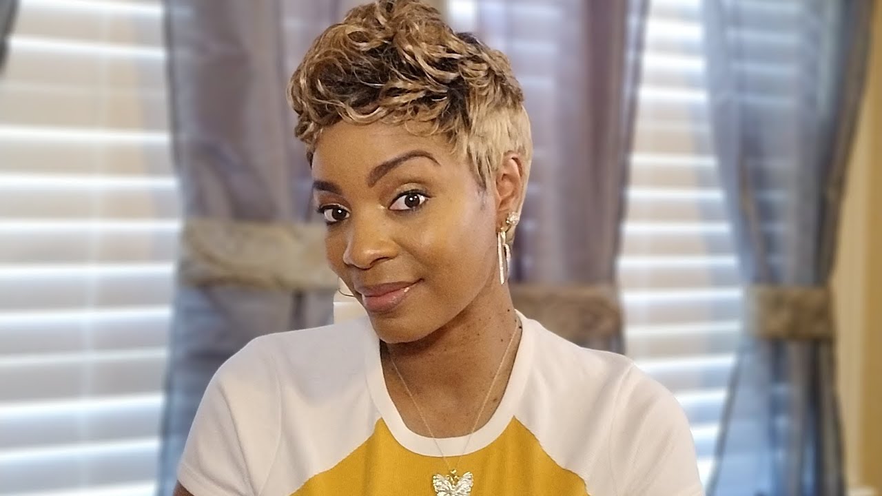 VERY AFFORDABLE, "JELLY" ISLAND SHORT STYLES by ZURY SIS SISTER WIG color SOM RT MOCHA BLONDE