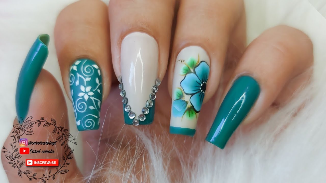 unhas decoradas - one stroke + pedrarias