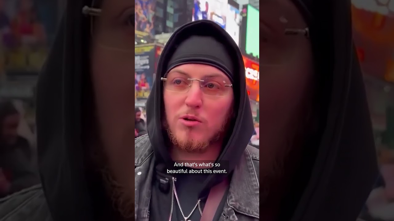 Muslims gather in New York's Times Square for first Tarawih prayers