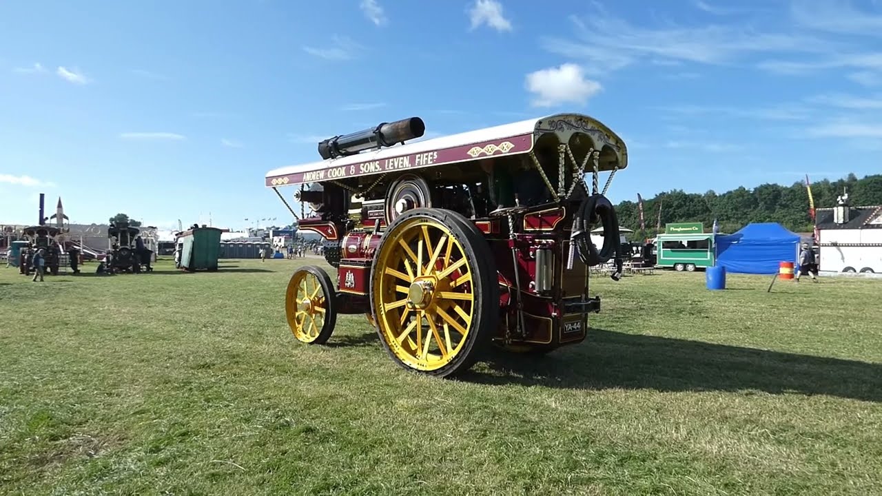 Fantastic Showmans line up at Welland Steam Rally 2024