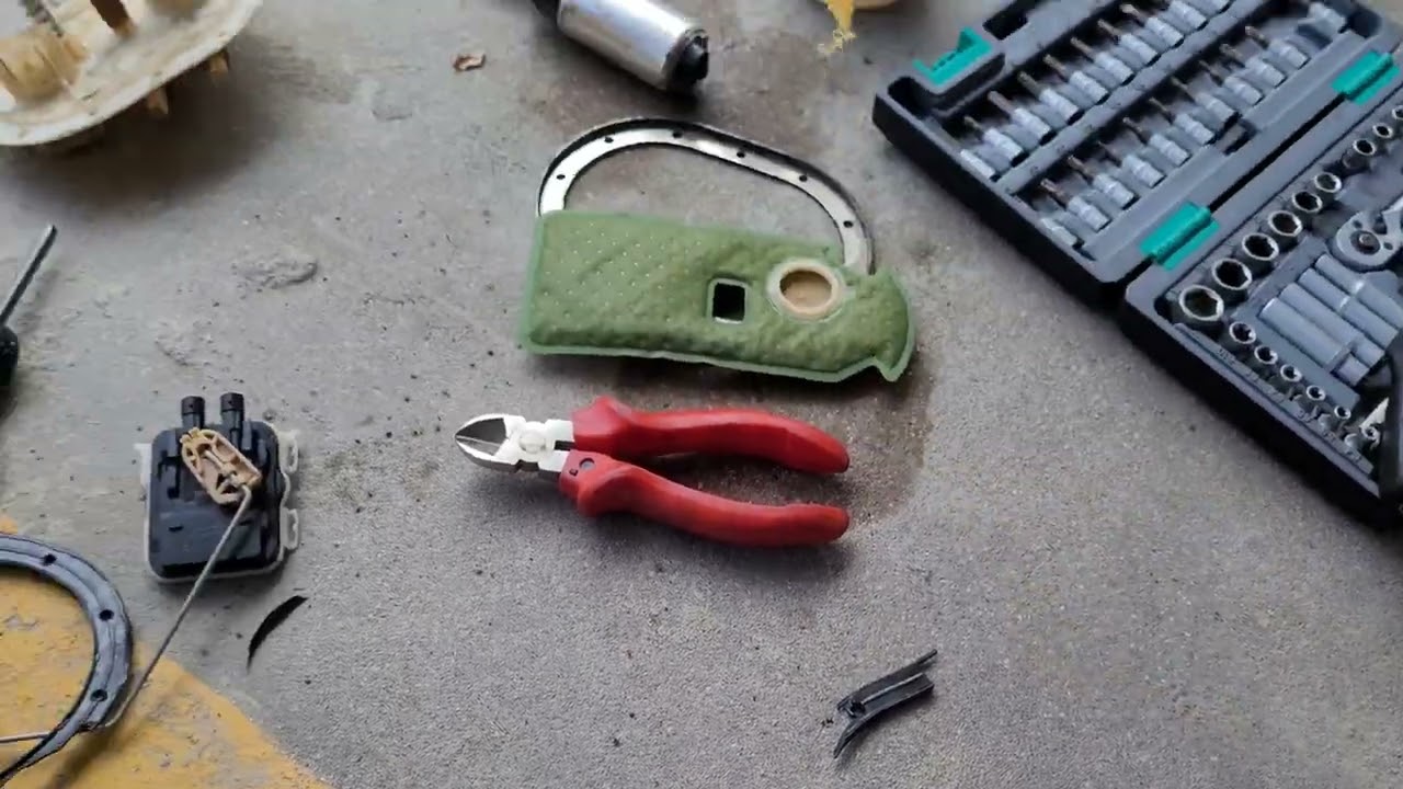 TROCANDO A BOMBA DE COMBUSTÍVEL DA IDEA