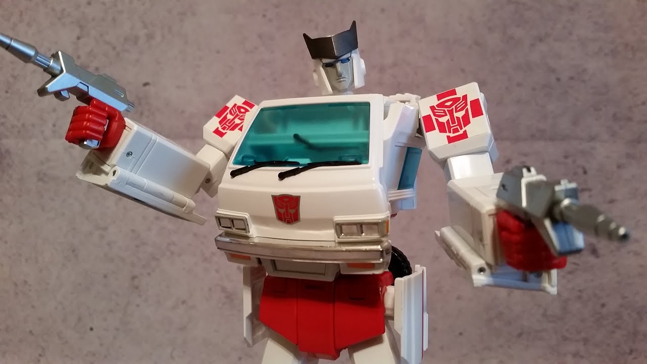MP-30 Ratchet - Takara Transformers Masterpiece Action Figure Review
