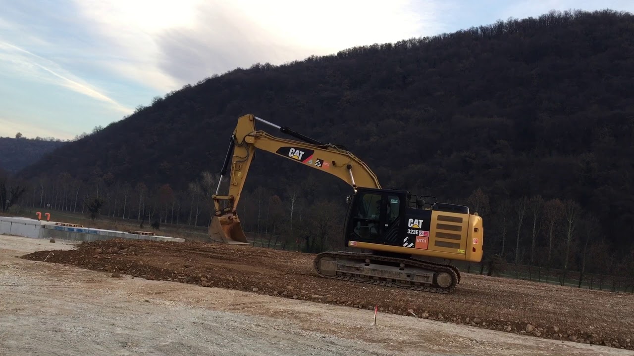 ESCAVATORE  CAT 323 E GRADE CONTROL