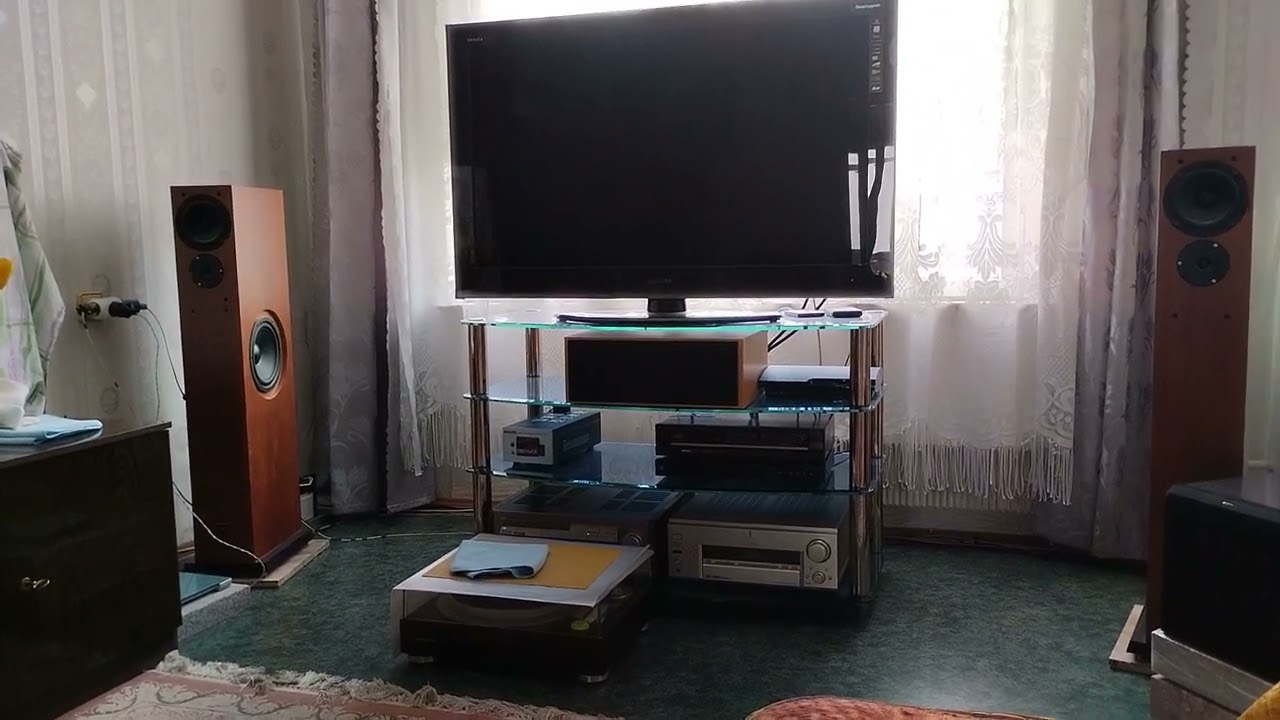 Touch & Go       Yamaha AX2000a, CD player Вега122-С, Сanton Karat M50DC modified.