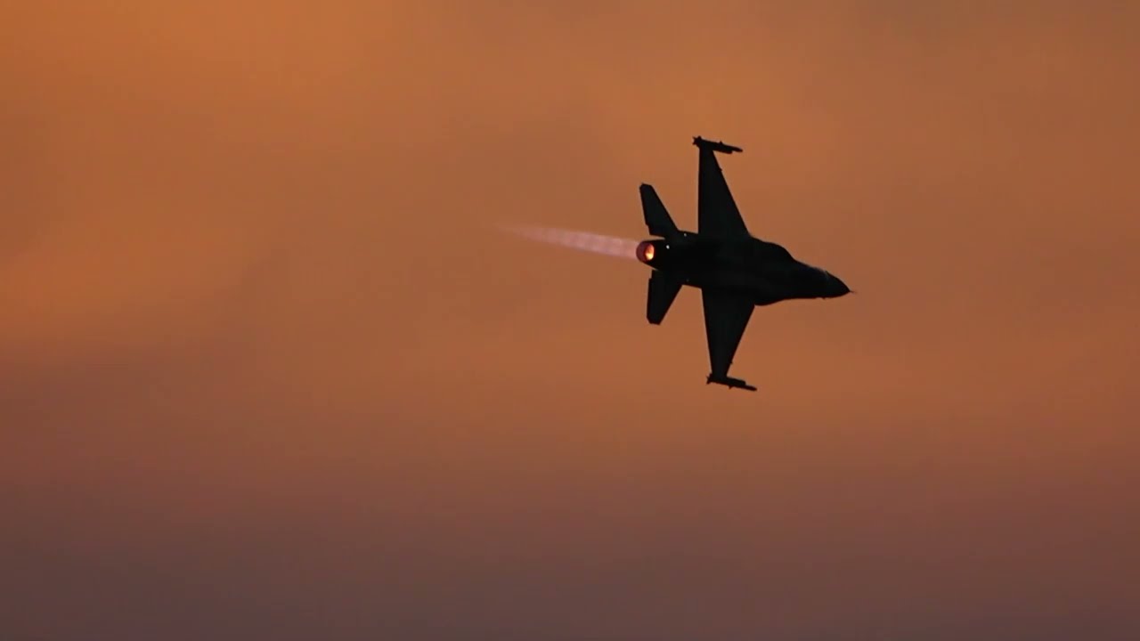 S L A B........F-16 TIGER DEMO TEAM POLAND-ostatni pokaz.......