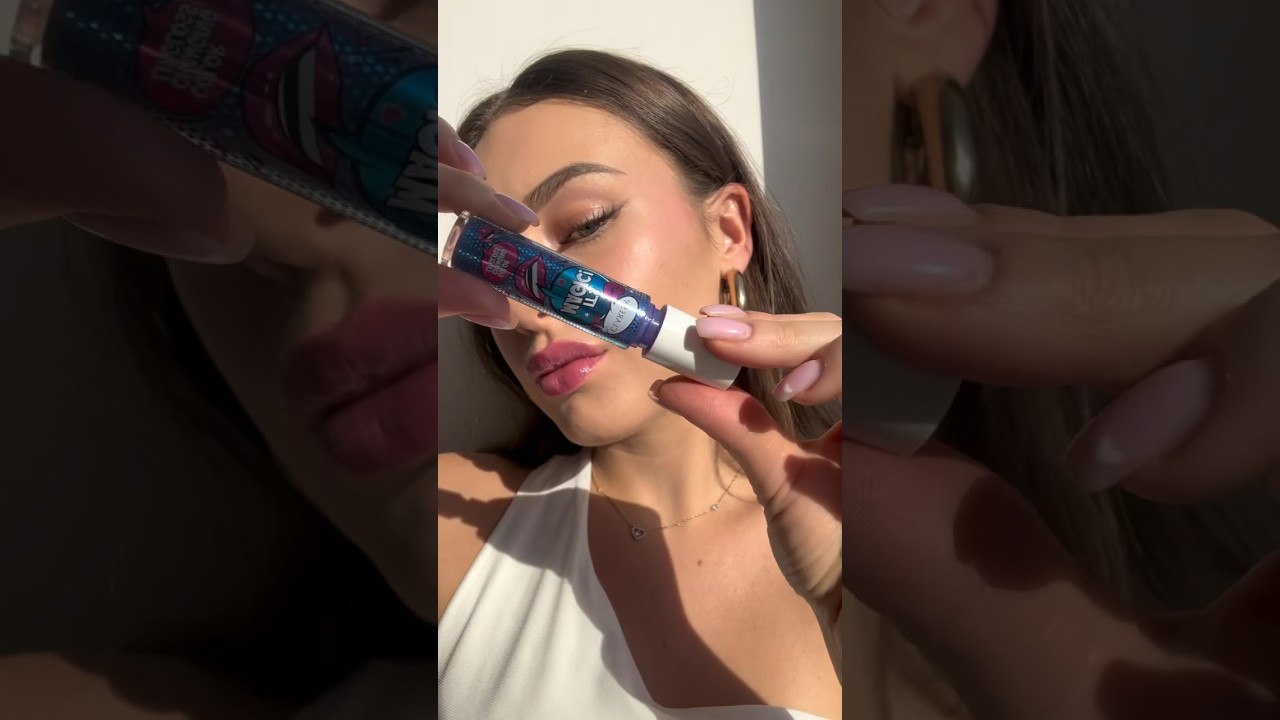 Czy znasz już wielofunkcyjny błyszczyk zmieniający kolor IT&rsquo;S MAGIC? 😍 #claresa