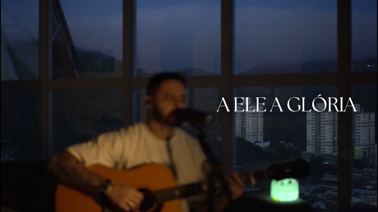 peguei o violão enquanto amanhecia e comecei a adorar