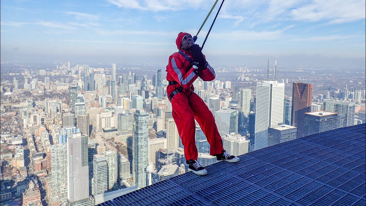 ПРОГУЛКА ПО КРАЮ CN TOWER! • НА ВЕРШИНЕ САМОГО ВЫСОКОГО ЗДАНИЯ В КАНАДЕ 🇨🇦!