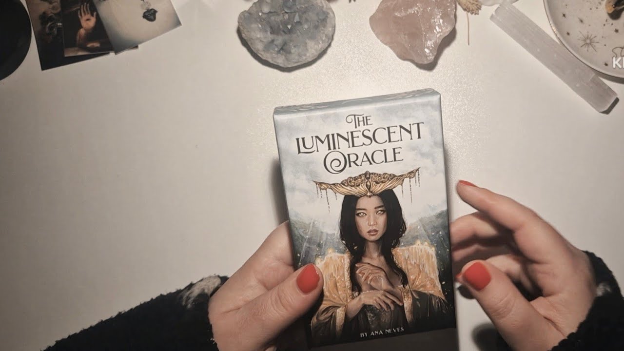 The LUMINESCENT oracle deck flip-through and pairing 