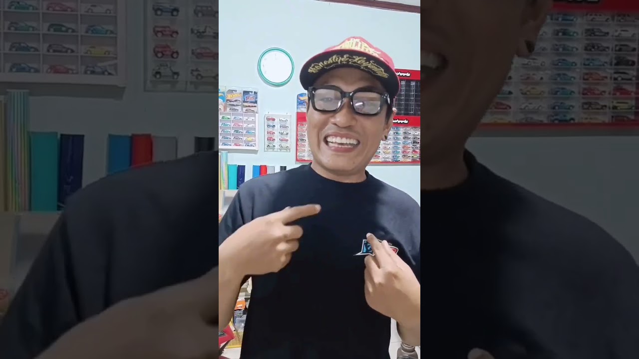 Keren honda vario di pasang sticker warna ini.
