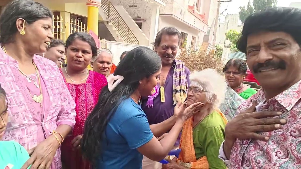 இவ்வளவு எளிமை இலையும் ஒரு அன்ப சம்பாதிச்சுருக்காரு. இவர் நினைச்சா எனக்கு ரொம்ப மகிழ்ச்சியா இருக்கு 