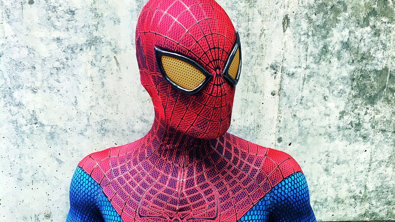 Becoming Spider-Man (THE AMAZING SPIDER-MAN 1 COSTUME)