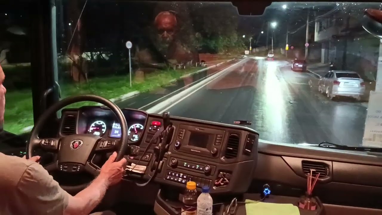 EP49/DEZ/25 Rumo a Montes Claros pela noite chuvosa. 