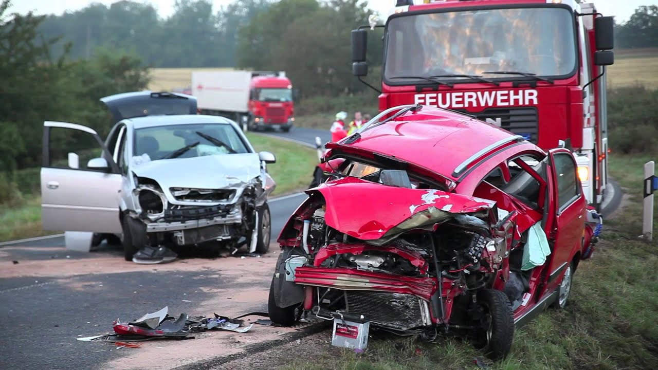 Fünf Schwerverletzte bei Frontalzusammenstoß auf B275 bei Eschenhahn