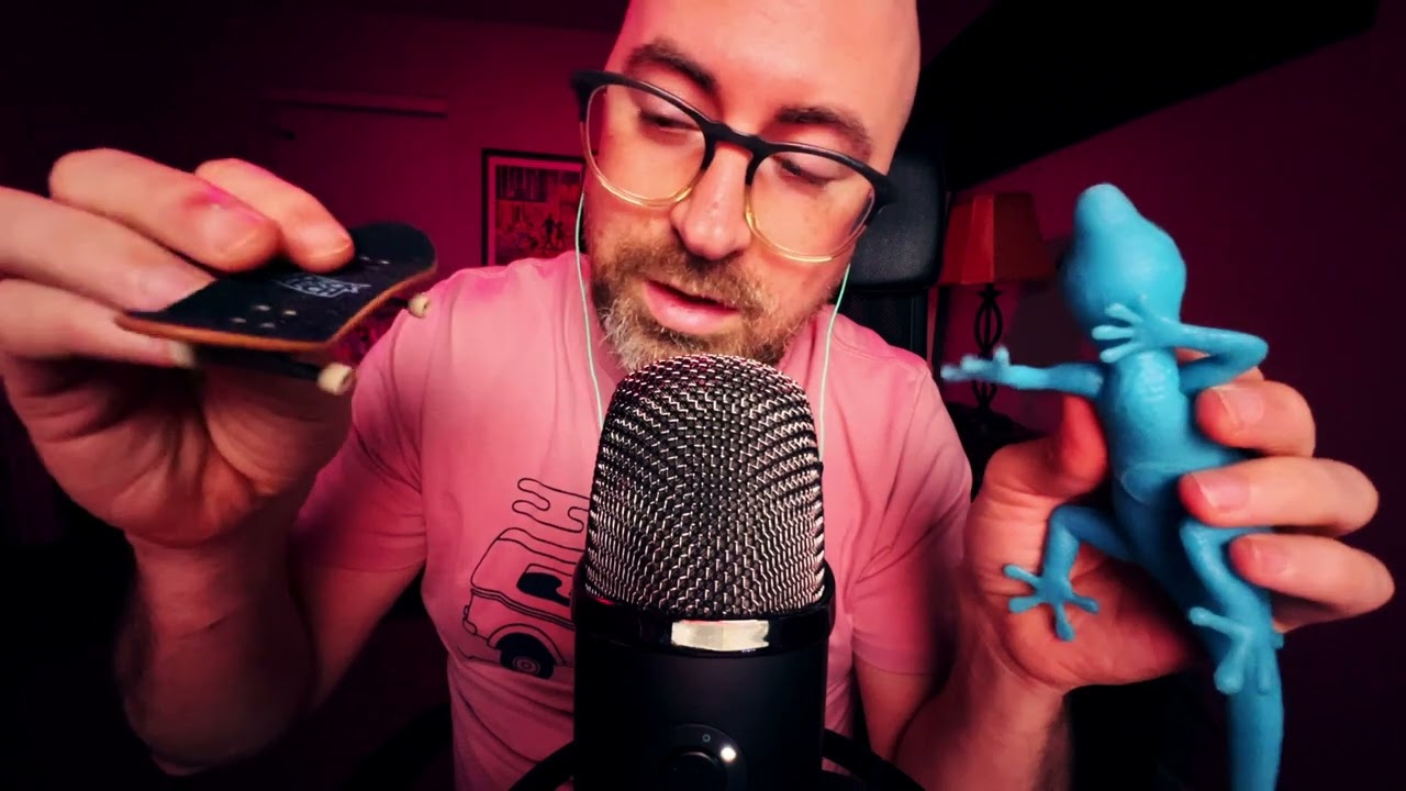 ASMR with tiny 🛹 Skateboards 🛹 and a gecko