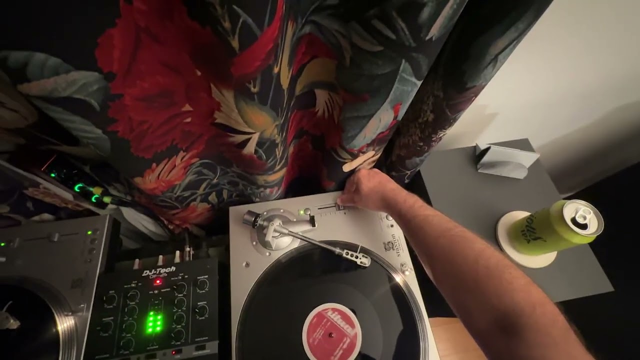 Vinyl House Techno Minimix Set to Amp and Dance