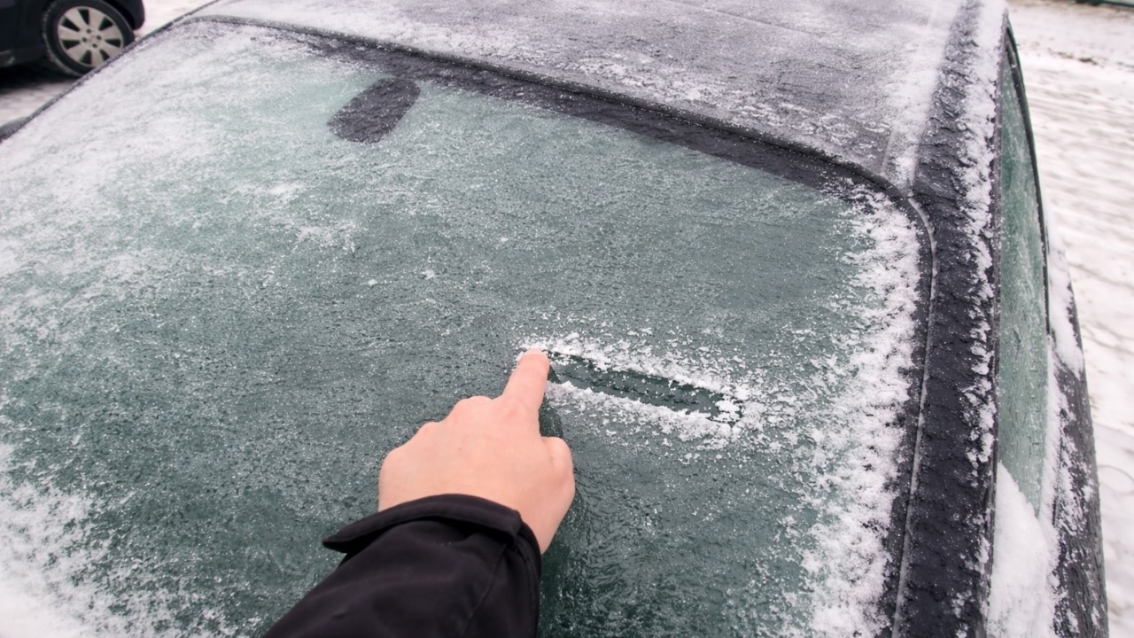 Koleżanki pękną z zazdrości. Twoje szyby są odmrożone w sekundę
